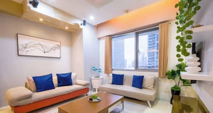 Spacious 2 Bedroom in BGC with Smart TV & Fast Wifi! Across High Street and Aura