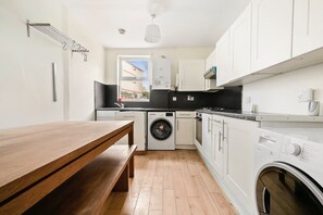 Micro-ondes, four, plaque de cuisson, lave-vaisselle