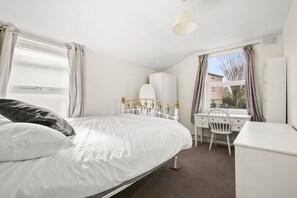 4 bedrooms, iron/ironing board, WiFi, bed sheets