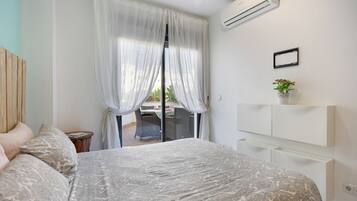 3 slaapkamers, een strijkplank/strijkijzer, gratis wifi, beddengoed