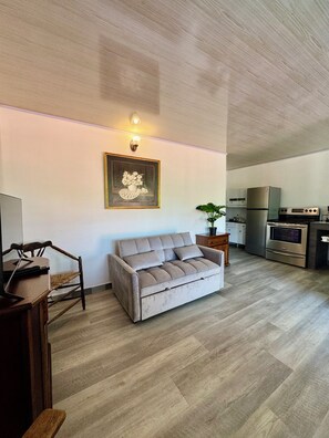 Superior Double Room, Balcony, Courtyard View | Soundproofing, free WiFi - Villas Cozy Sloth (Puerto Viejo de Talamanca)