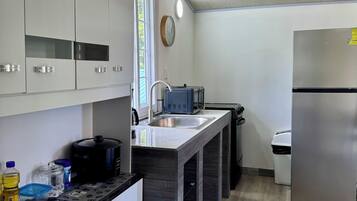 Quarto casal superior, sacada, vista para o jardim | Quartos à prova de som, Wi-Fi de cortesia