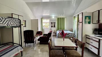 Comfort Studio Suite | Living area | Flat-screen TV