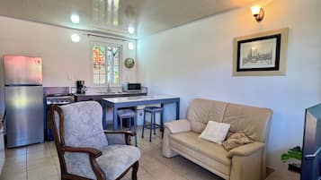 Economy Double Room, Balcony, Courtyard View | Soundproofing, free WiFi