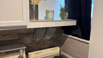 Micro-ondes, four, plaque de cuisson, lave-vaisselle