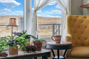 Interior - AC | River & Mountains Views | Backyard | BBQ | Wet BAR | Movie Room | Fireplace (Cochrane)