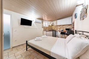 1 bedroom, free WiFi, bed sheets