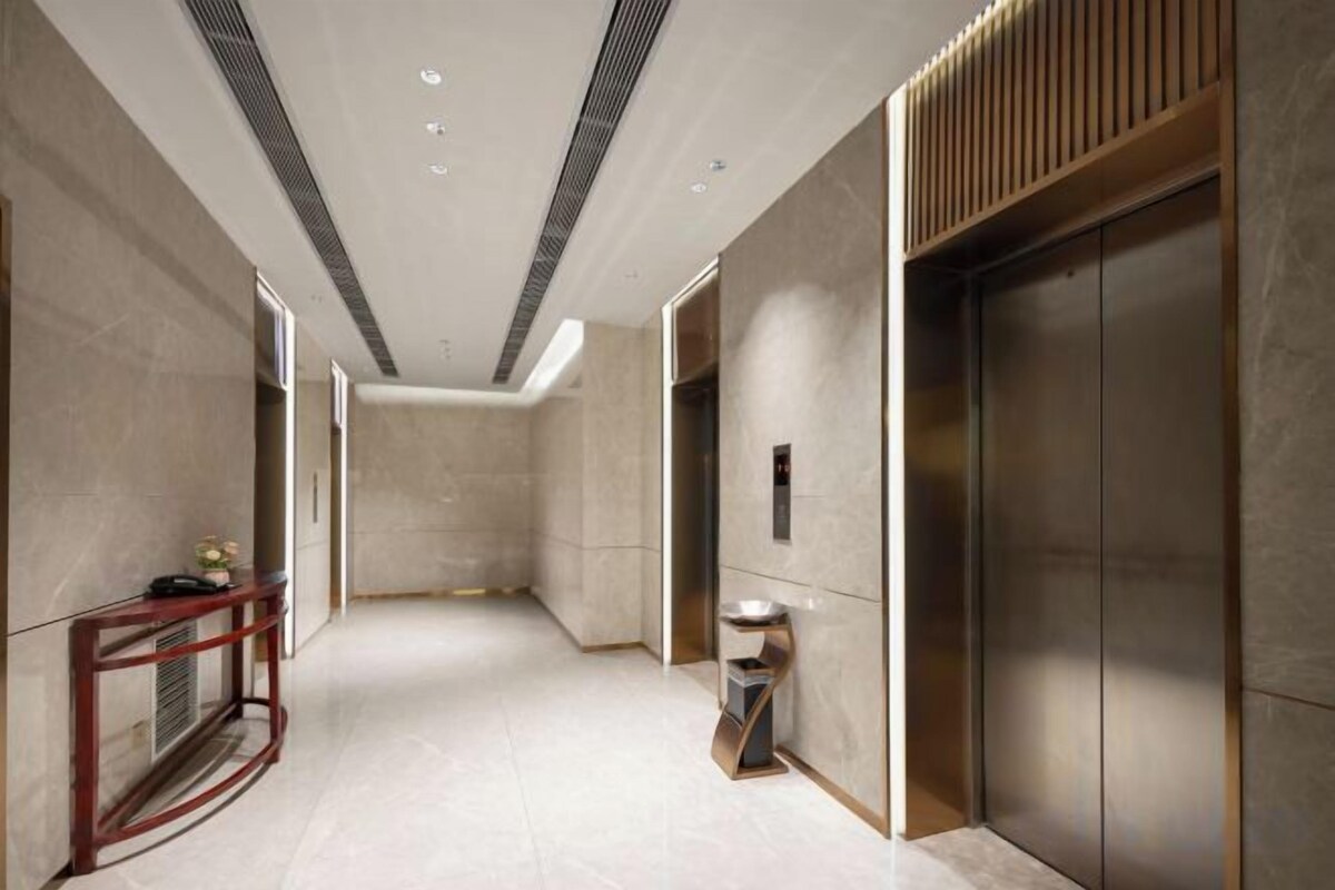 Light Luxury Suite