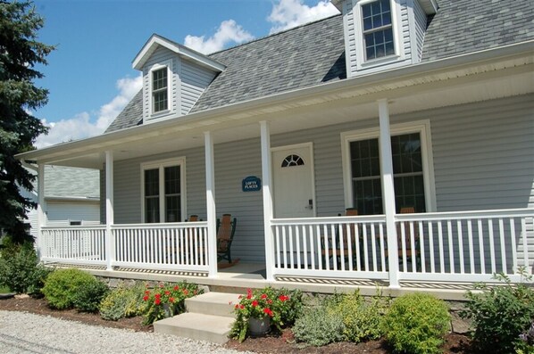 Exterior - Lofty Places Cottage/Downtown Berlin (Berlin)