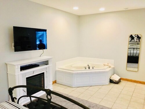 Cozy Spaces Suite w/Jacuzzi/Downtown Berlin