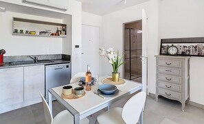 Fridge, microwave, dishwasher, coffee/tea maker