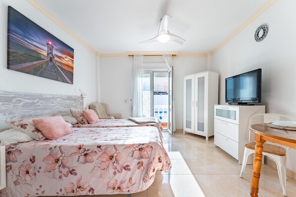 1 dormitorio, tabla de planchar con plancha, wifi gratis y ropa de cama