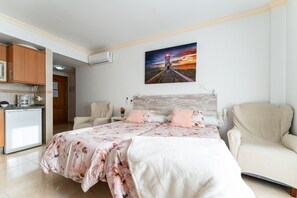 1 dormitorio, tabla de planchar con plancha, wifi gratis y ropa de cama