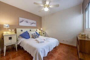 2 bedrooms, iron/ironing board, free WiFi, bed sheets