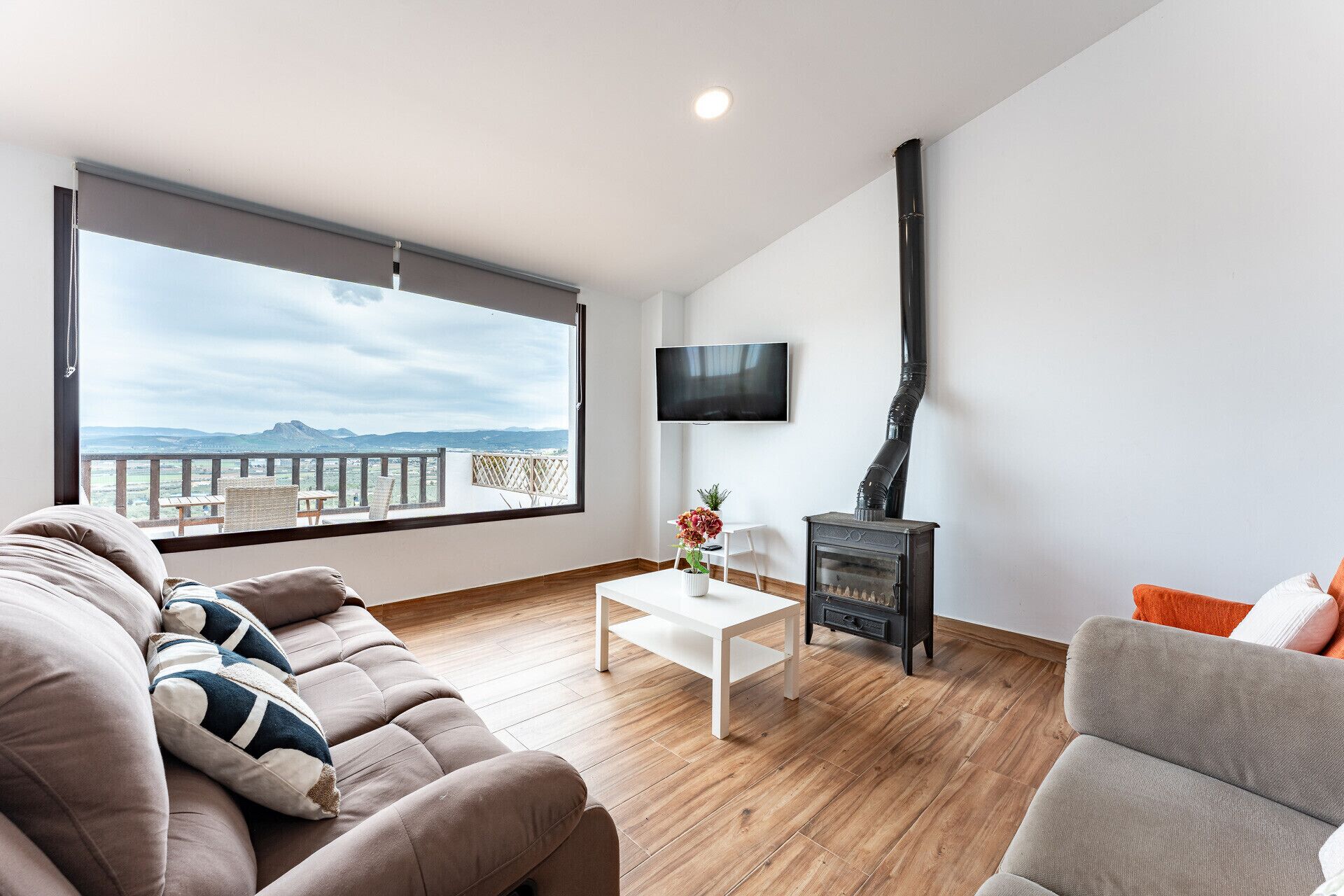 Televisie en een open haard