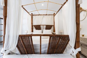 4 bedrooms, iron/ironing board, free WiFi, bed sheets