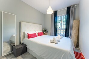 3 bedrooms, iron/ironing board, free WiFi, bed sheets