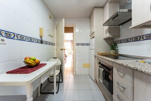 Fridge, microwave, oven, coffee/tea maker