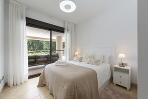 3 chambres, fer et planche à repasser, Wi-Fi gratuit, draps fournis