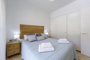 3 bedrooms, iron/ironing board, free WiFi, bed sheets - AlmeriaSuite Vera Golf Valley (Vera)
