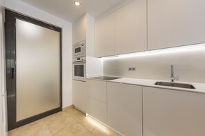 Fridge, microwave, oven, dishwasher