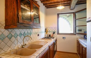 Fridge, stovetop, dishwasher