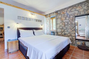 4 chambres, fer et planche à repasser, Wi-Fi, draps fournis