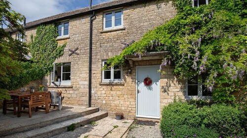 Honeywick Cottage - Pet friendly in Stow-on-the-Wold