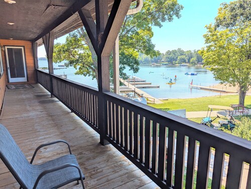 6-bdrm, 4bath, luxury cabin on the lake w/WiFi, AC, all resort amenities incl.