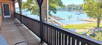 6-bdrm, 4bath, luxury cabin on the lake w/WiFi, AC, all resort amenities incl.