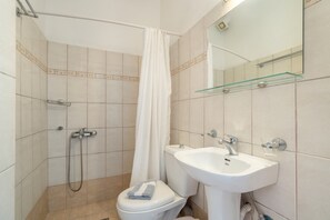 Douche, serviettes fournies