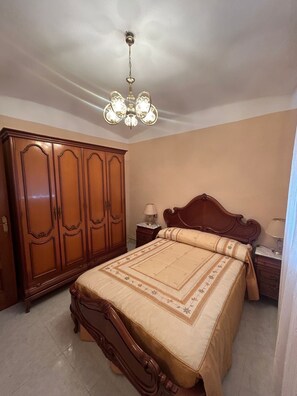 3 bedrooms, iron/ironing board, WiFi, bed sheets - Brother's Village (Villardefrades)