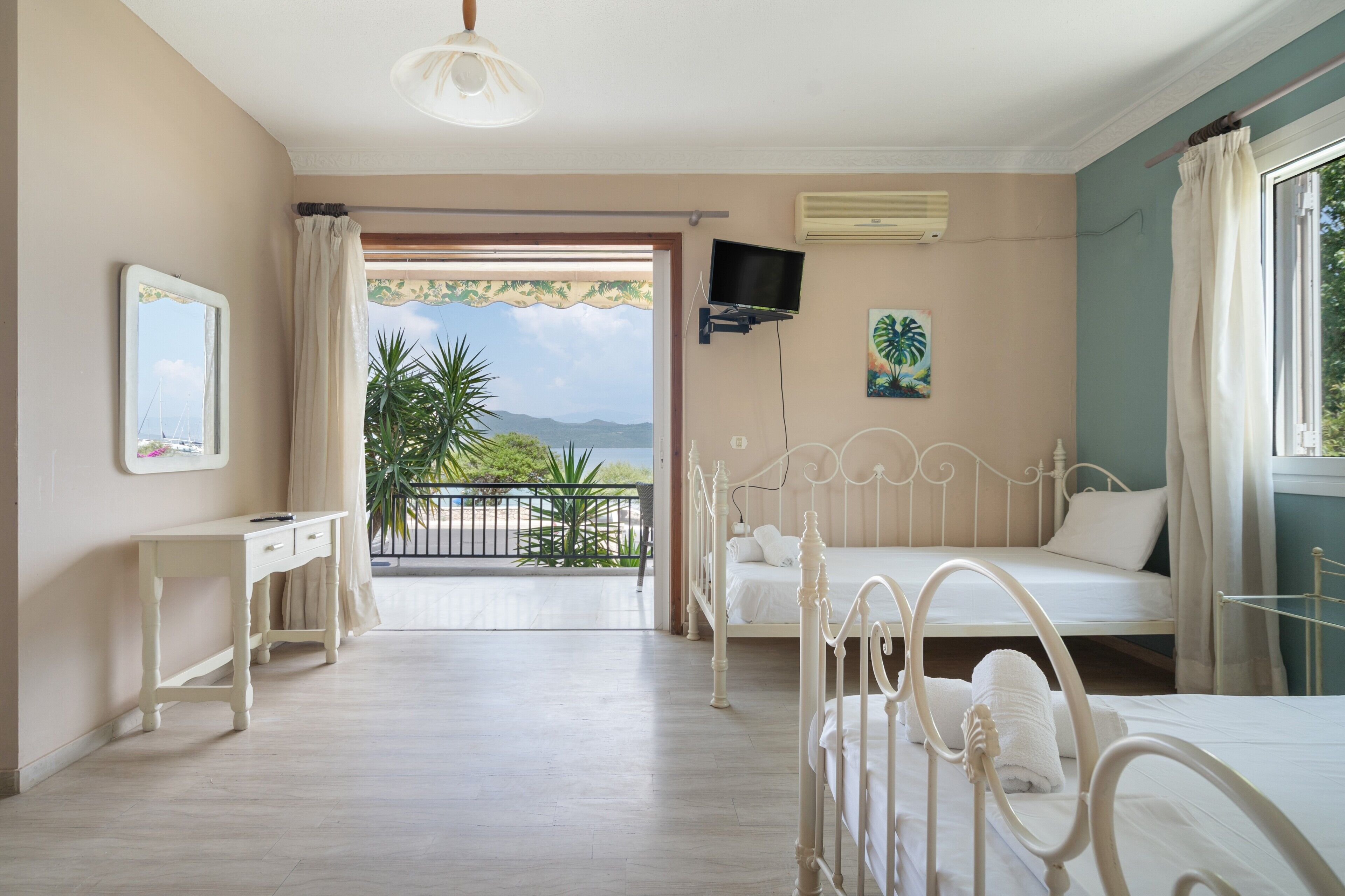 1 quarto, Wi-Fi de cortesia, roupa de cama