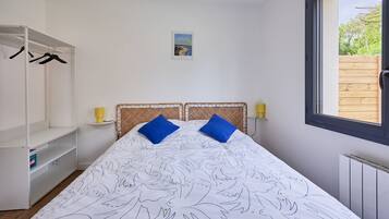 2 bedrooms, iron/ironing board, free WiFi, bed sheets