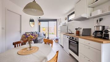 Refrigerador, microondas, horno y lavavajillas