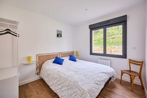 2 bedrooms, iron/ironing board, free WiFi, bed sheets