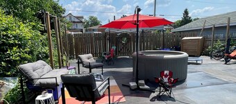 Comfy Flat | Hot Tub + Games