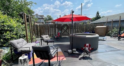 Comfy Flat | Hot Tub + Games