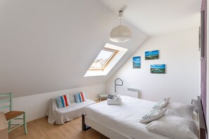 2 bedrooms, iron/ironing board, free WiFi, bed sheets