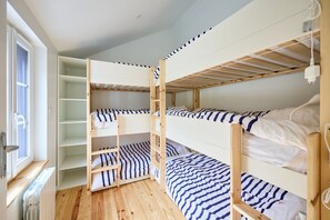 4 bedrooms, iron/ironing board, free WiFi, bed sheets