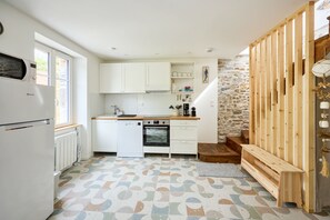 ثلاجة، ميكروويف، فرن، غسالة أطباق