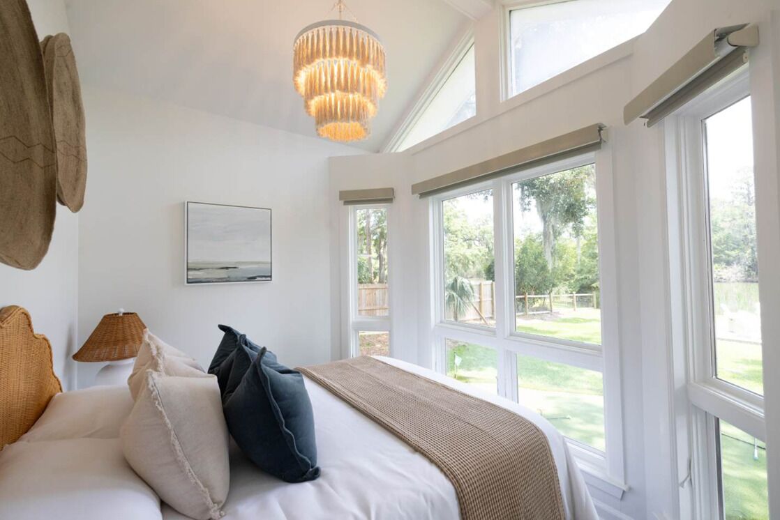 5 habitaciones, escritorio y tabla de planchar con plancha 