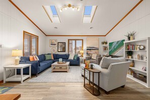 Smart TV, fireplace, DVD player, foosball - Decorated for Christmas, Book Your Holiday Escape! (Kill Devil Hills)