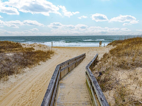 Beach nearby - Decorated for Christmas, Book Your Holiday Escape! (Kill Devil Hills)