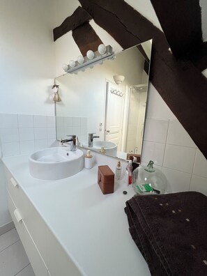 淋浴設備、風筒、坐浴桶、提供毛巾