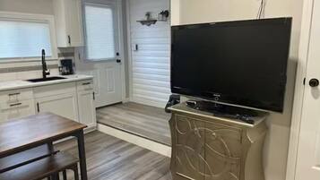 Microondas, horno y placa de cocina