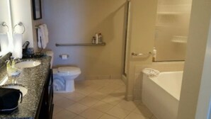 A bathroom with a sink, toilet, and bathtub. - Oceanfront Charming 2-bedroom hotel in delightful Myrtle Beach (Myrtle Beach)