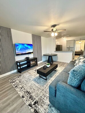 TV, fireplace