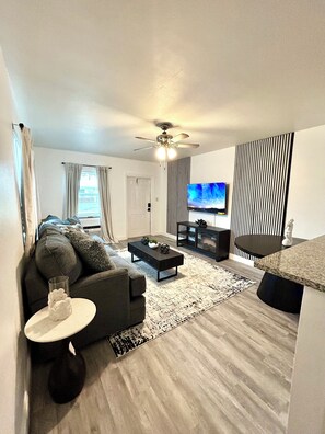 Télévision, cheminée