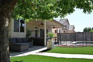 Terrace/patio - The Palms on Kristal in Glendale – Spacious Getaway with Pool, Spa & Game Room (Glendale)